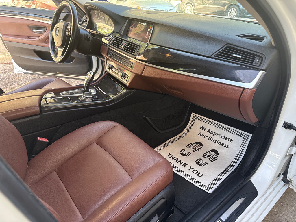 2015 BMW 5 Series Image 30