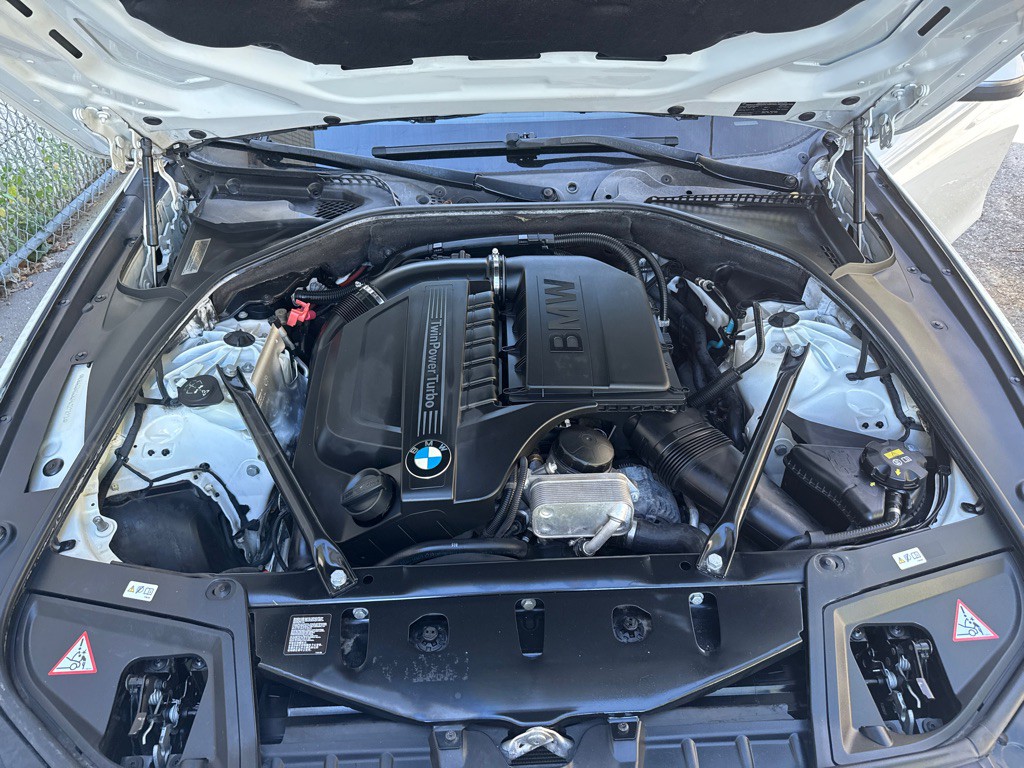 2015 BMW 5 Series Image 36