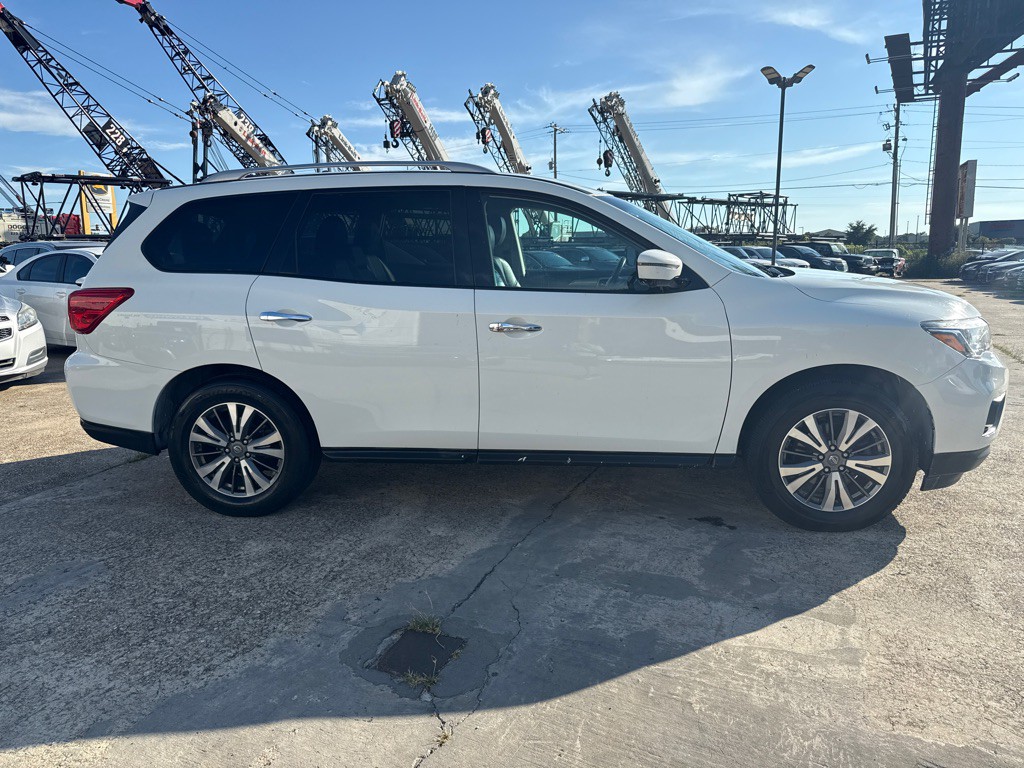 2017 Nissan Pathfinder Image 5
