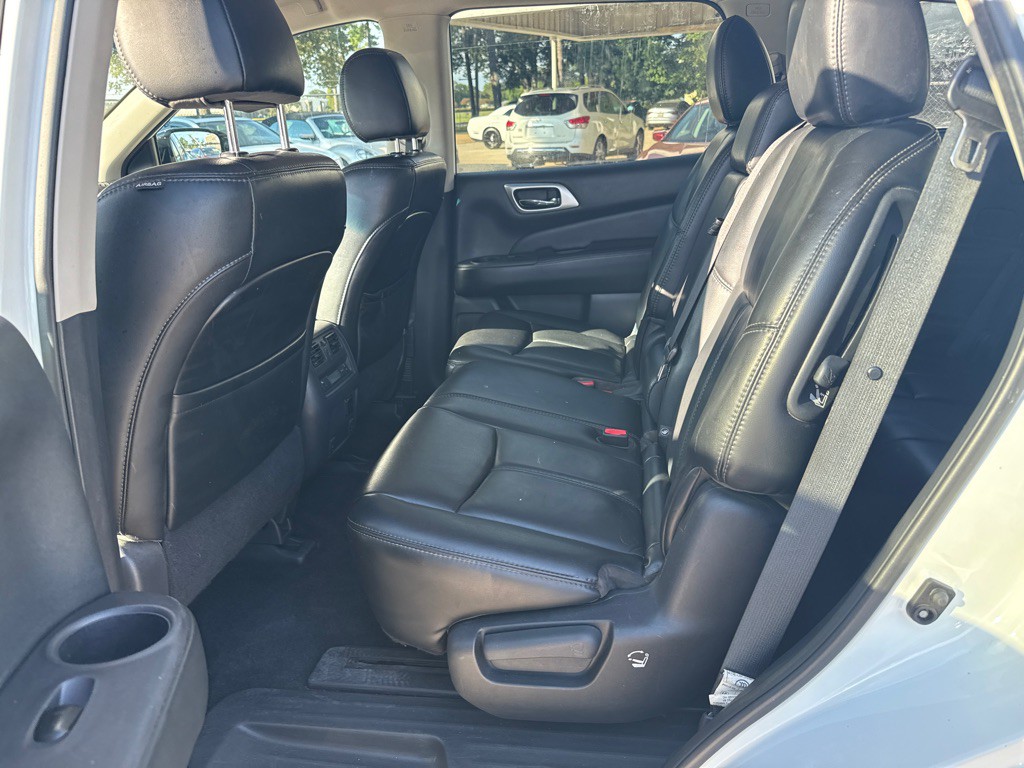 2017 Nissan Pathfinder Image 11