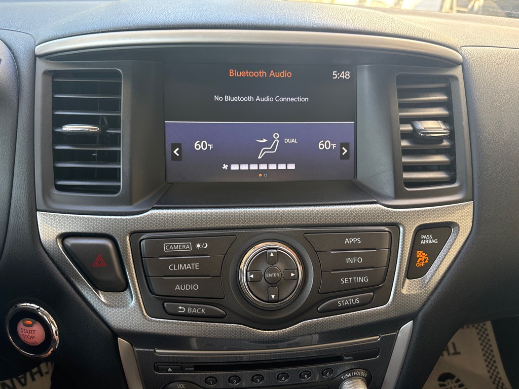2017 Nissan Pathfinder Image 15