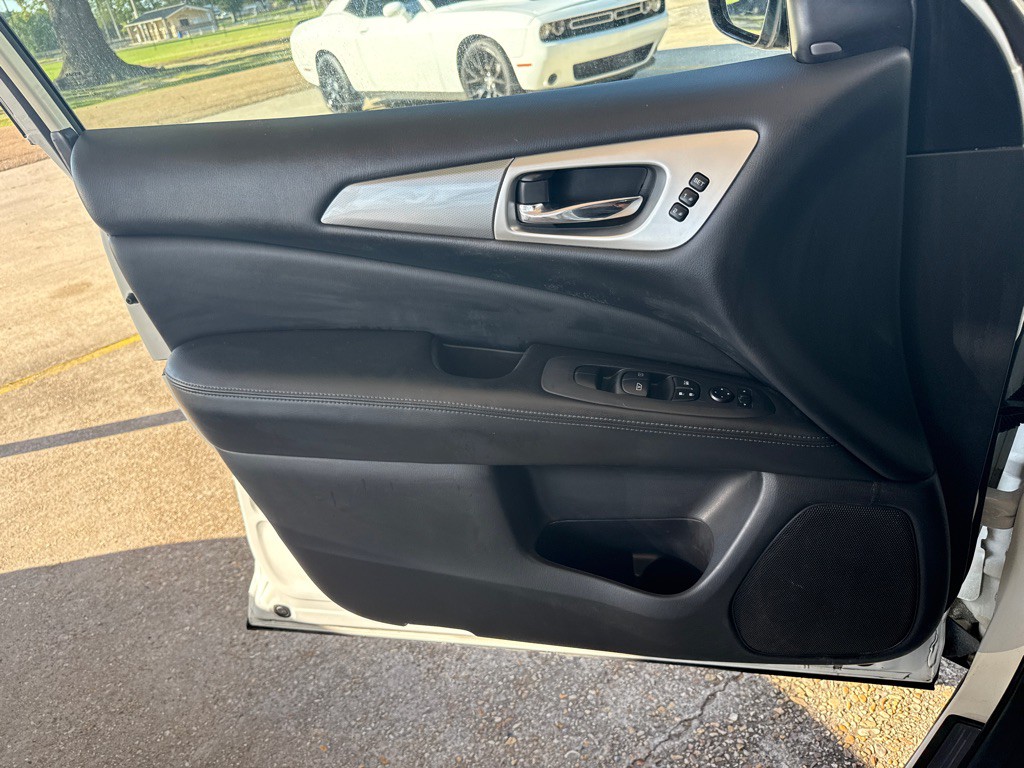 2017 Nissan Pathfinder Image 21