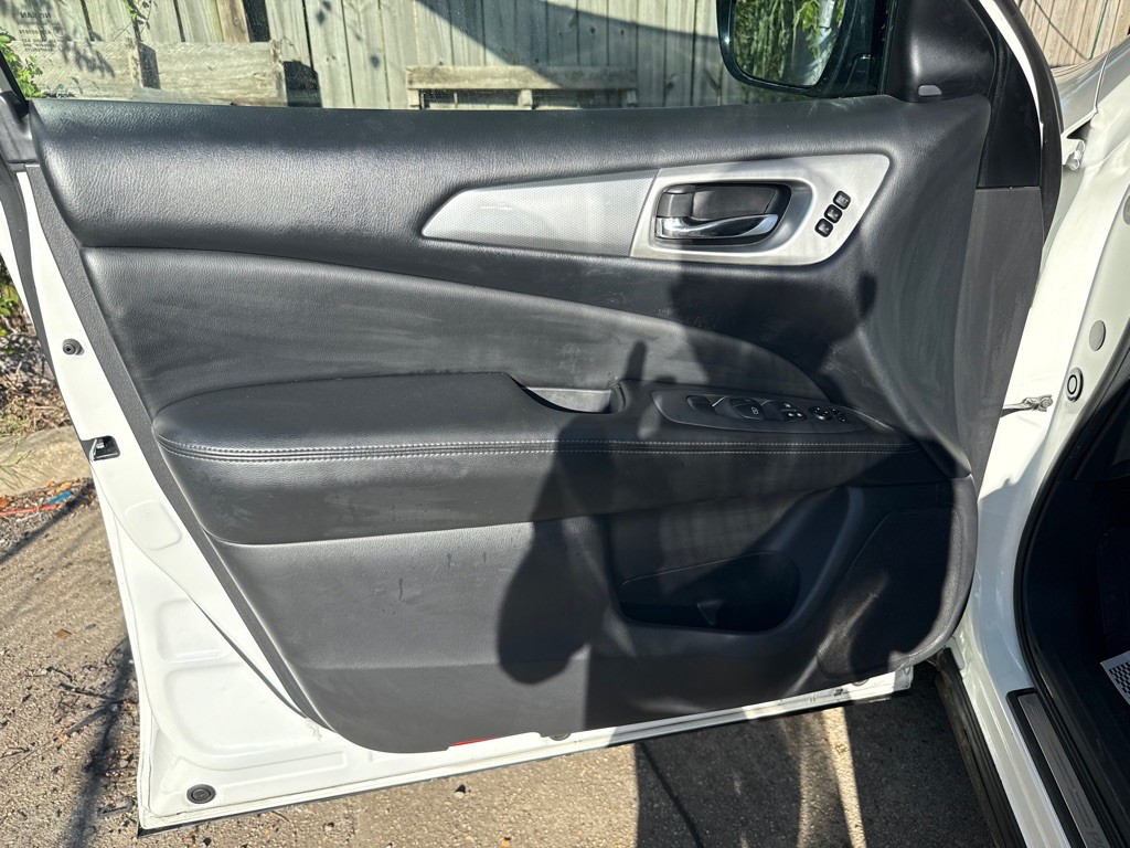 2017 Nissan Pathfinder Image 23