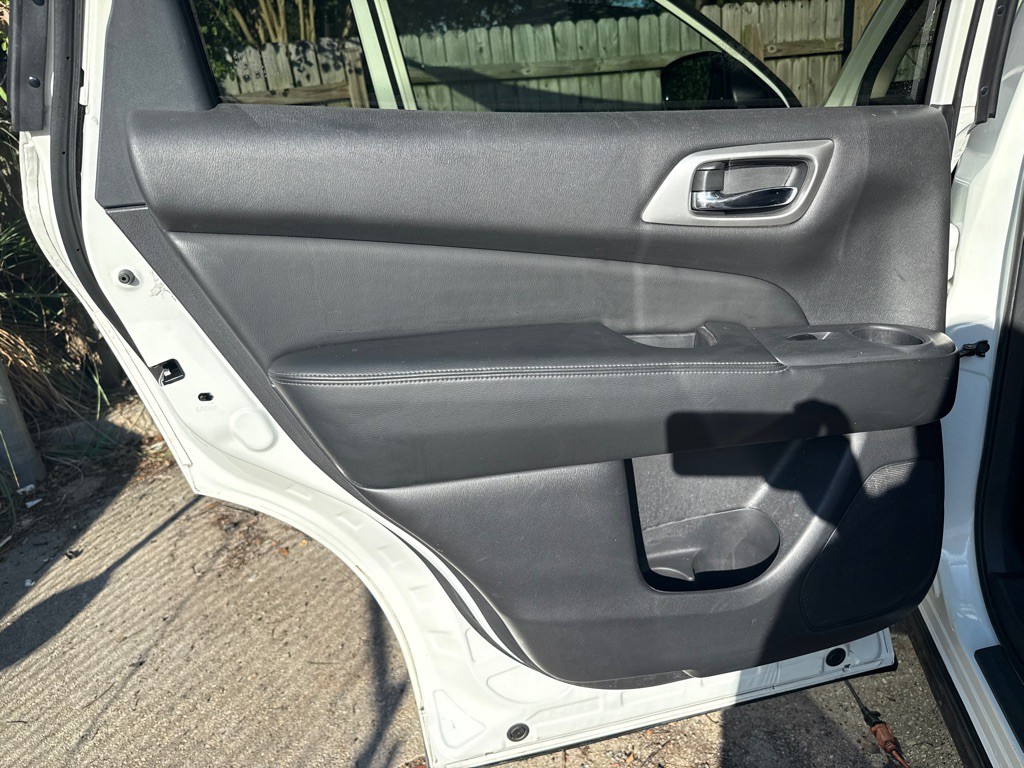 2017 Nissan Pathfinder Image 24