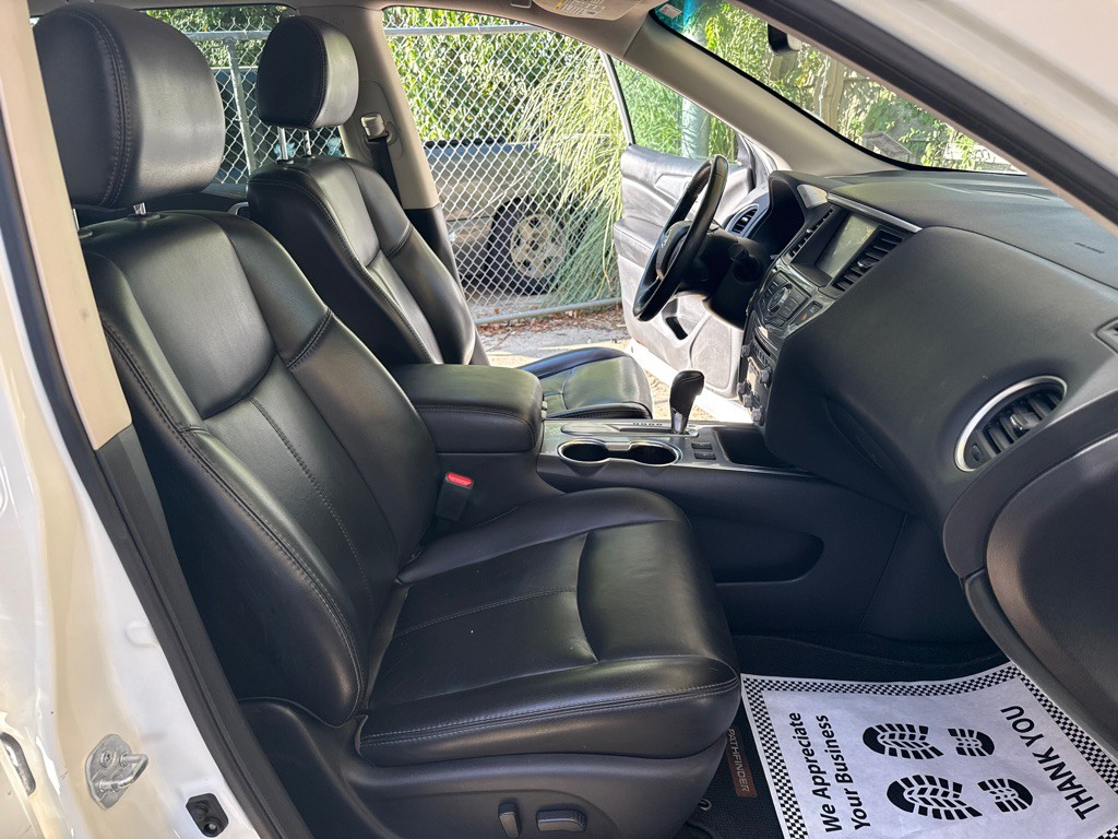2017 Nissan Pathfinder Image 28