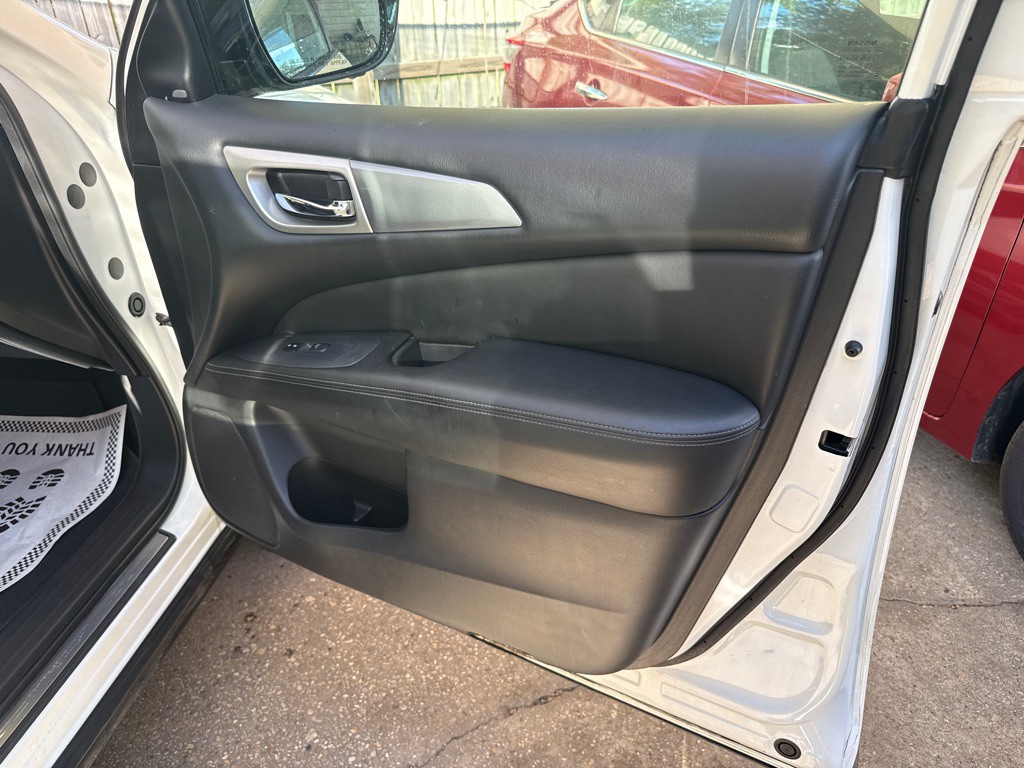 2017 Nissan Pathfinder Image 30