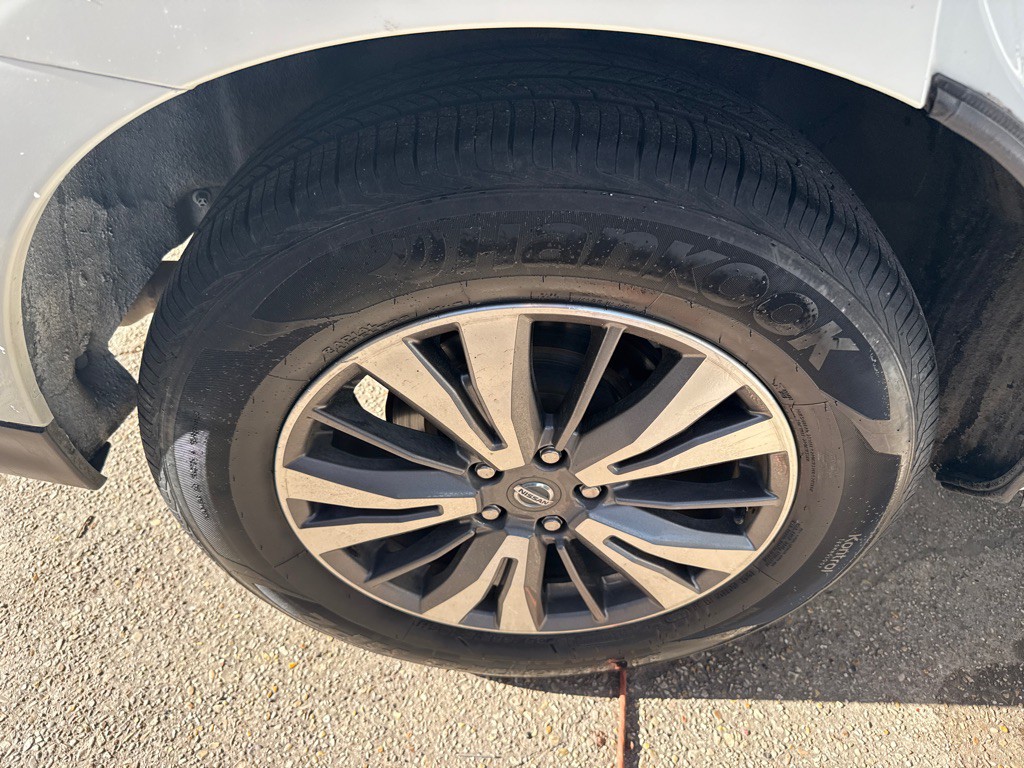 2017 Nissan Pathfinder Image 32