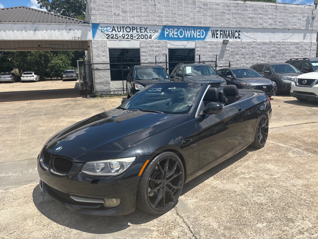 2011 BMW 3 Series Image 1