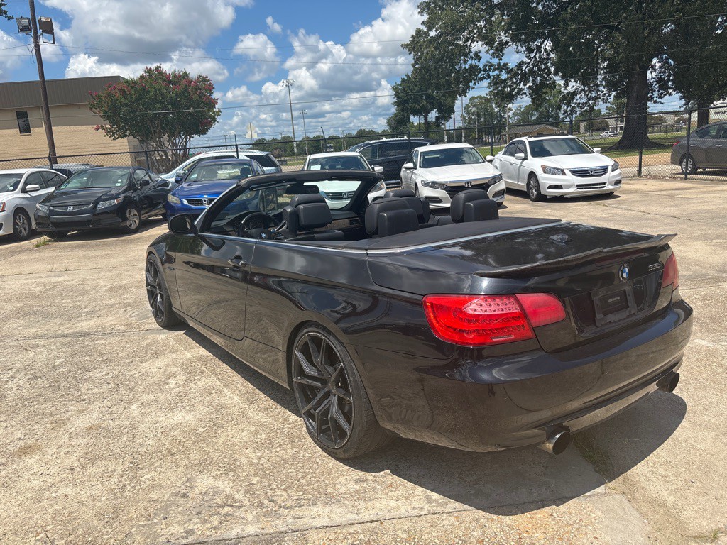 2011 BMW 3 Series Image 3