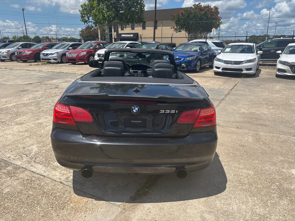 2011 BMW 3 Series Image 4