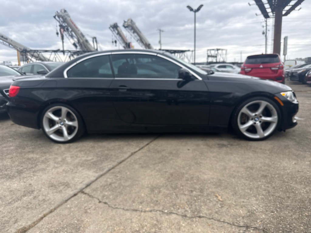 2011 BMW 3 Series Image 4