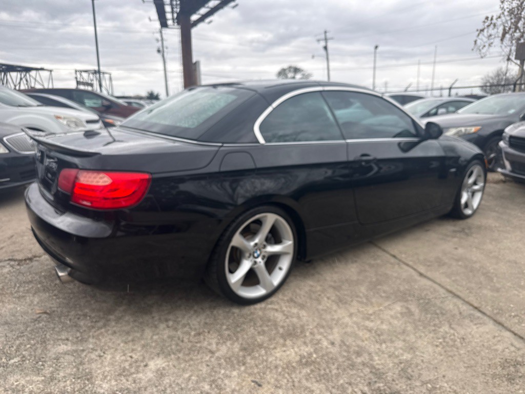 2011 BMW 3 Series Image 5