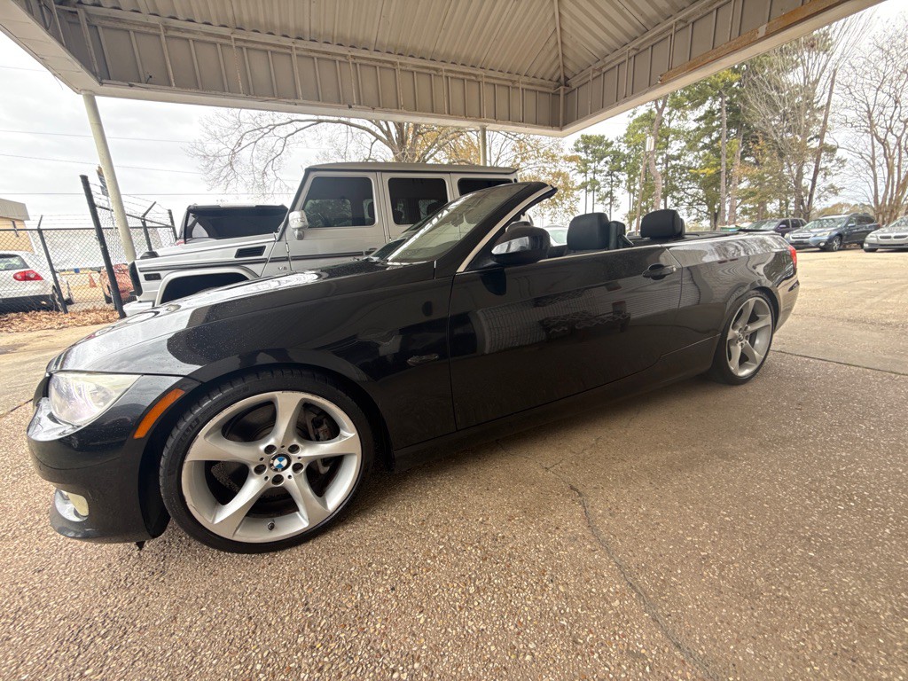 2011 BMW 3 Series Image 9