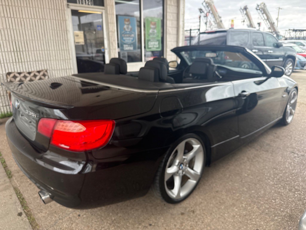 2011 BMW 3 Series Image 11