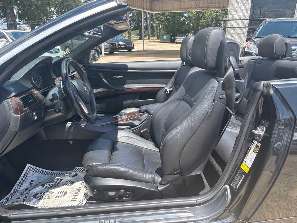 2011 BMW 3 Series Image 12