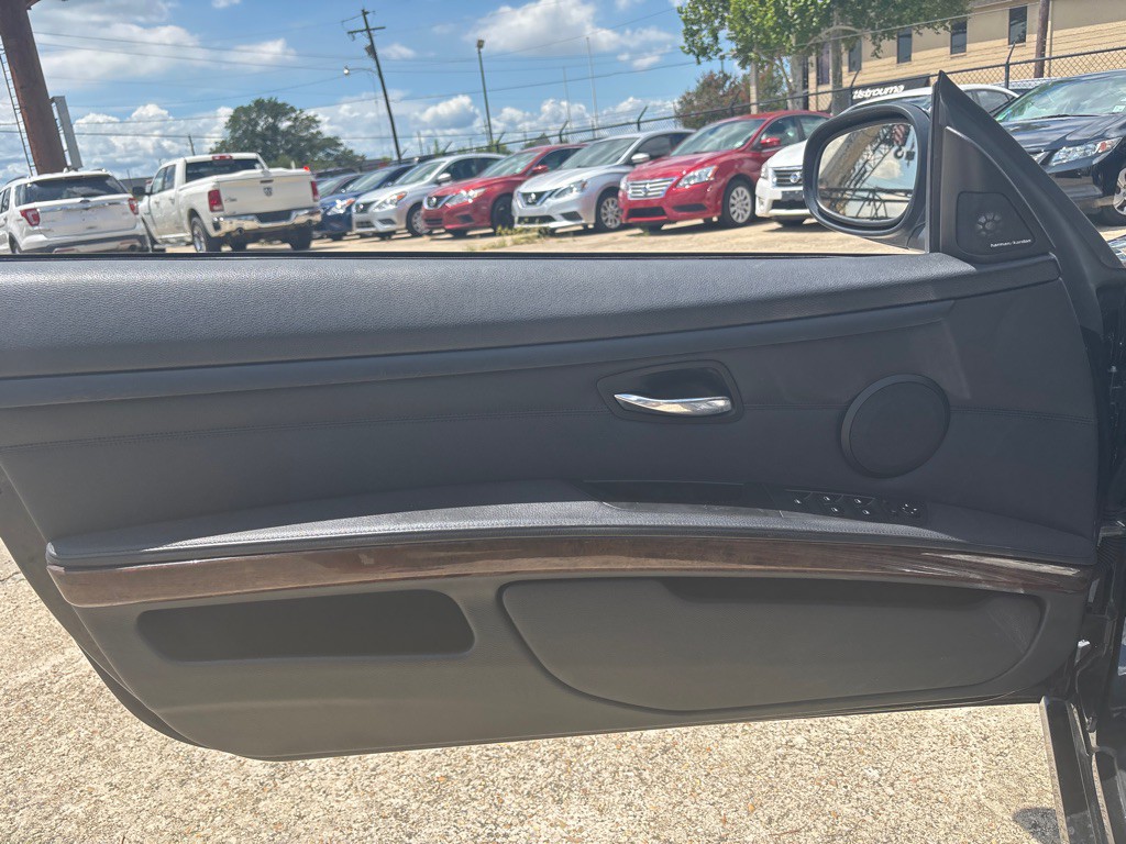 2011 BMW 3 Series Image 16