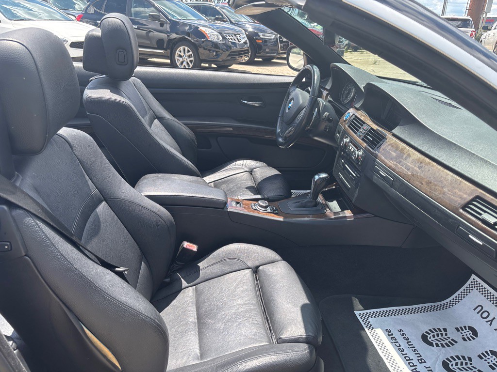 2011 BMW 3 Series Image 21