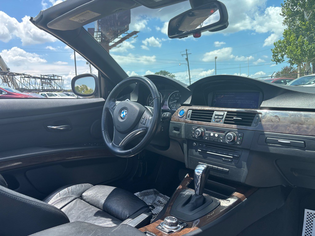 2011 BMW 3 Series Image 22