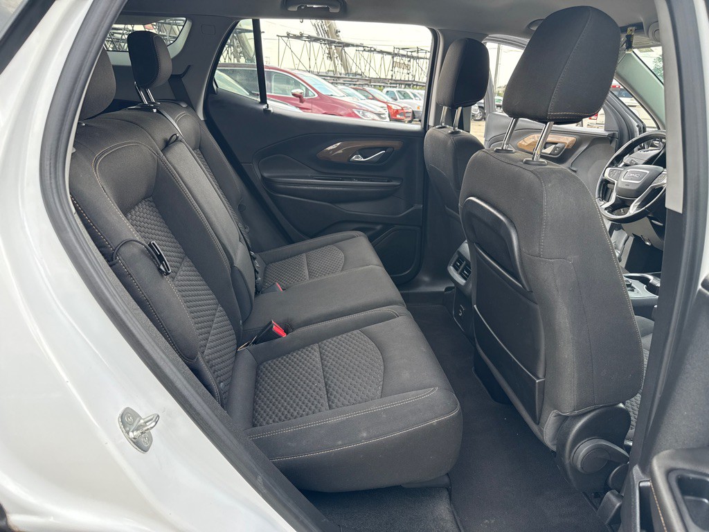 2020 GMC Terrain Image 25