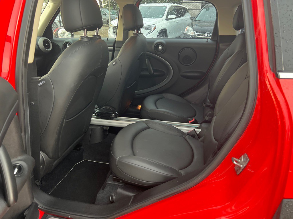 2012 MINI Cooper Image 17