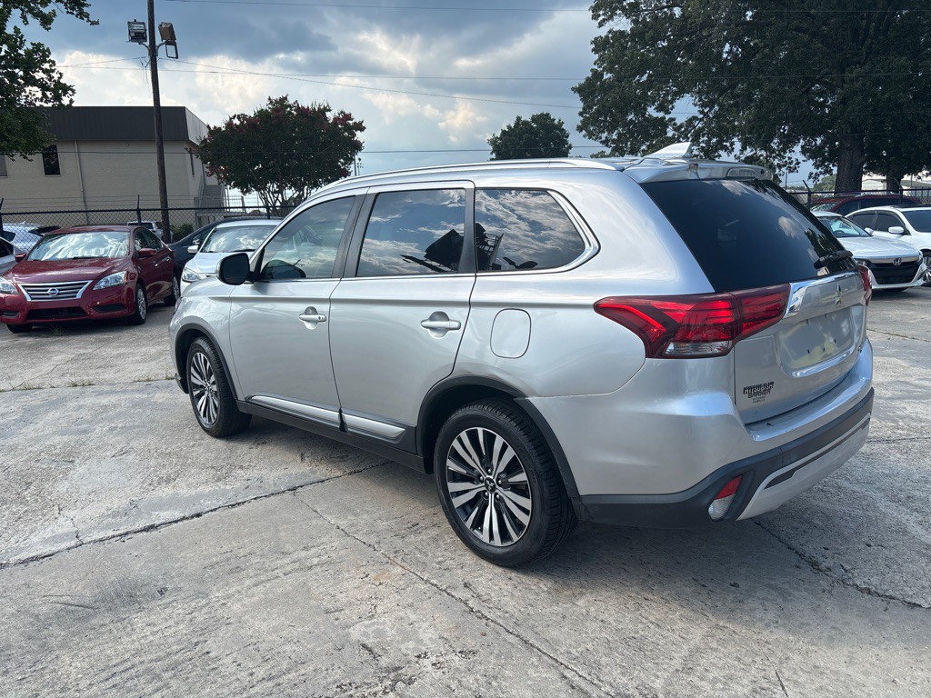 2019 Mitsubishi Outlander Image 3