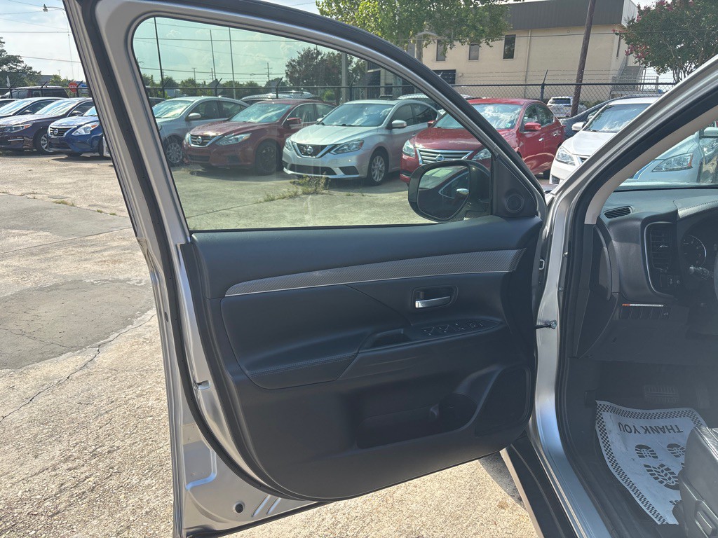 2019 Mitsubishi Outlander Image 14