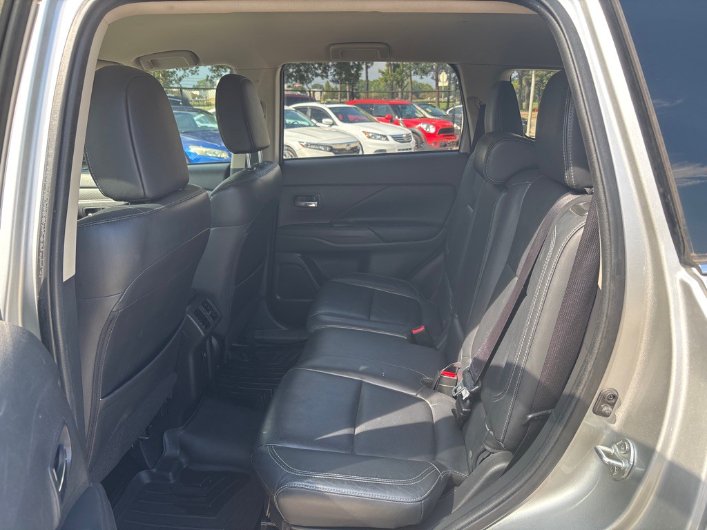 2019 Mitsubishi Outlander Image 16