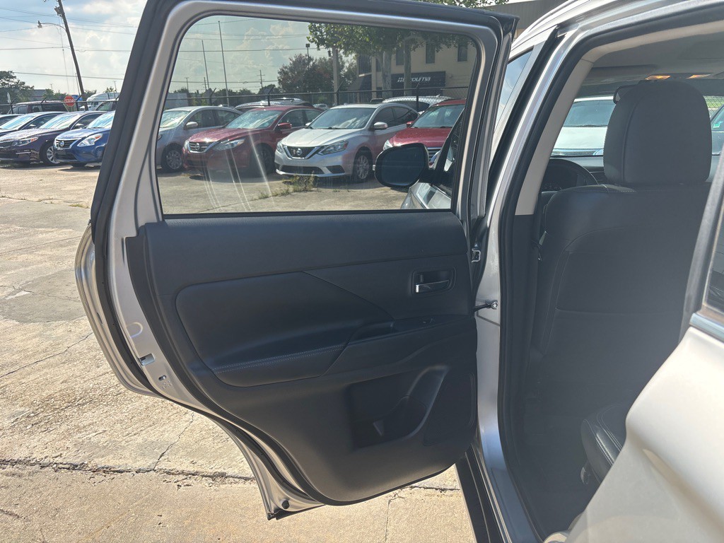 2019 Mitsubishi Outlander Image 18