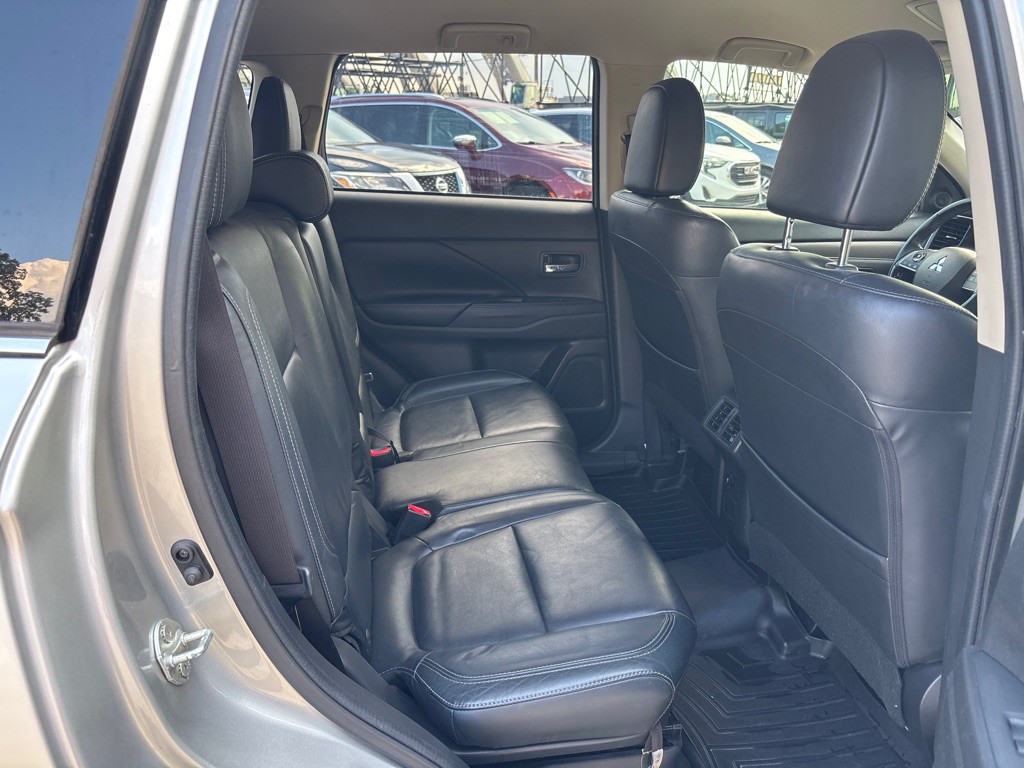 2019 Mitsubishi Outlander Image 21
