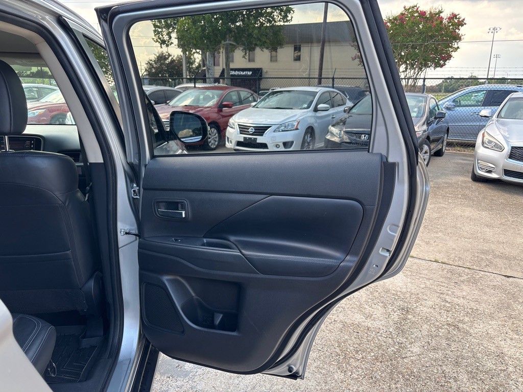 2019 Mitsubishi Outlander Image 24