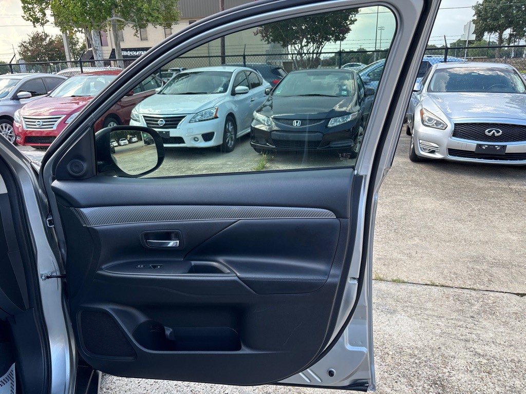 2019 Mitsubishi Outlander Image 28