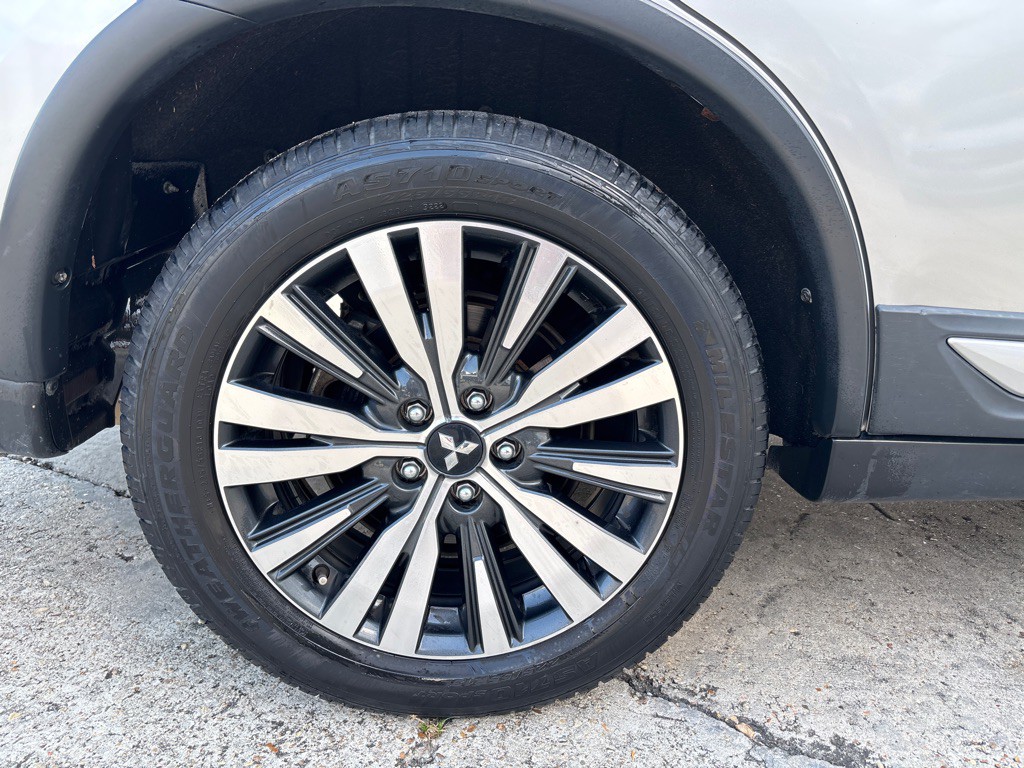 2019 Mitsubishi Outlander Image 32