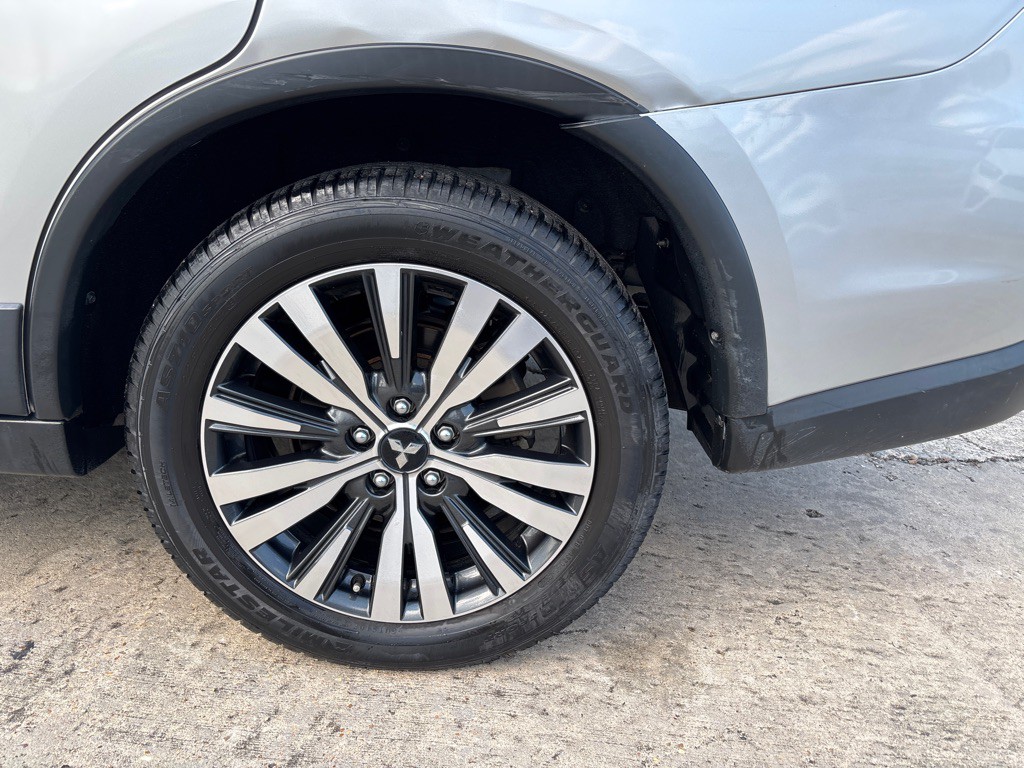 2019 Mitsubishi Outlander Image 34
