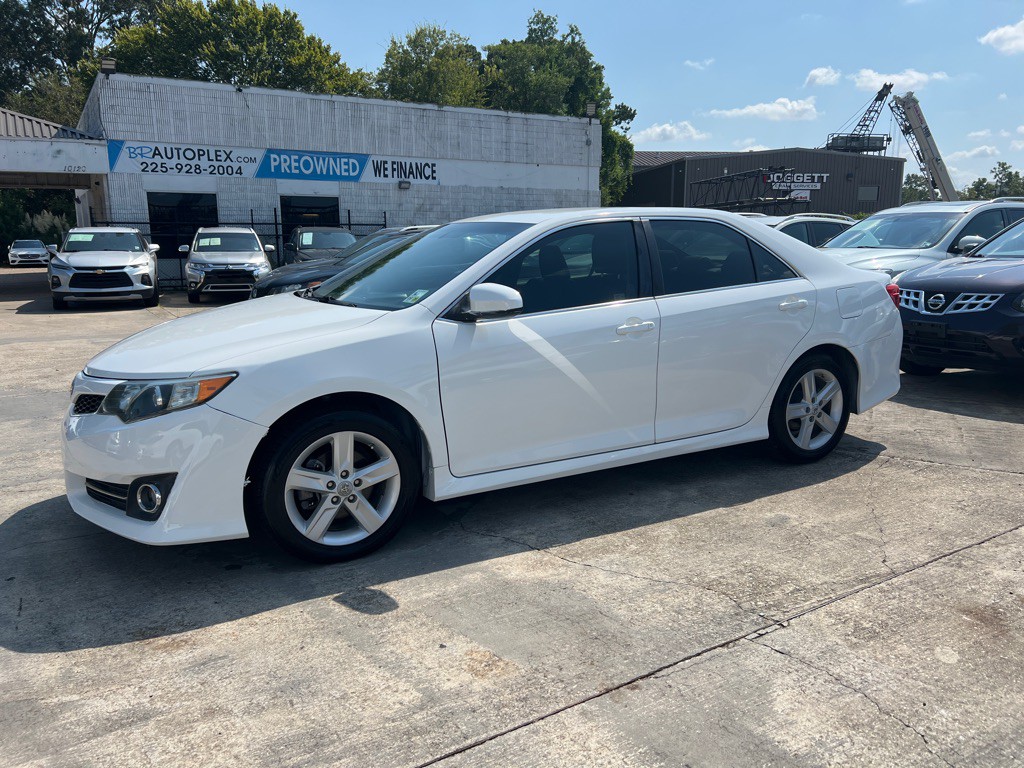 2012 Toyota Camry Image 2