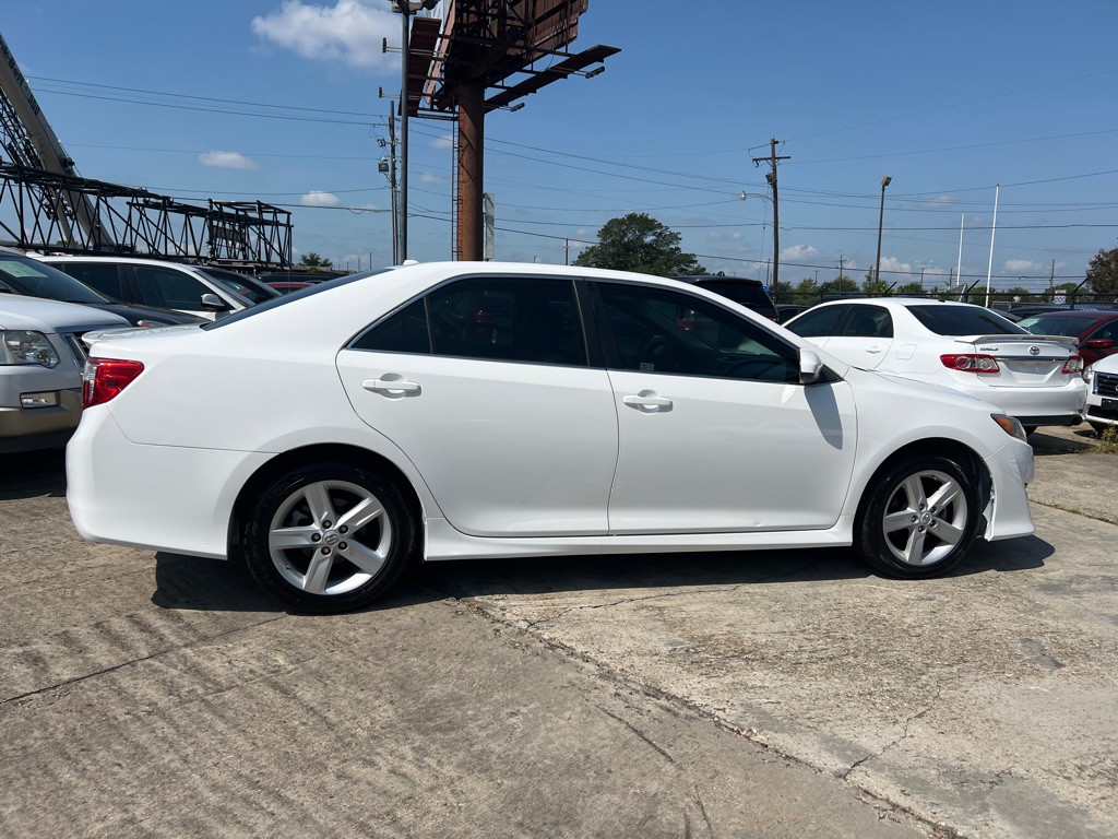 2012 Toyota Camry Image 7