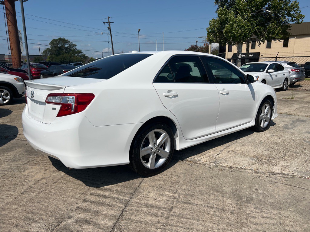 2012 Toyota Camry Image 8
