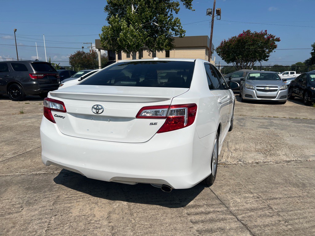 2012 Toyota Camry Image 9