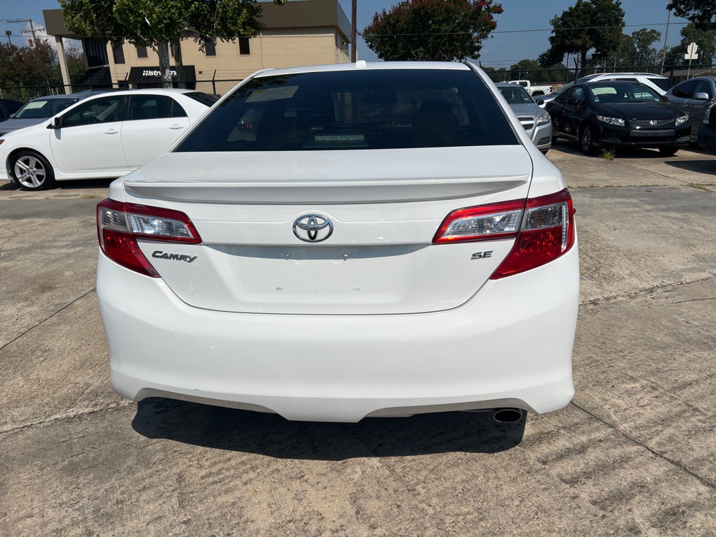 2012 Toyota Camry Image 10