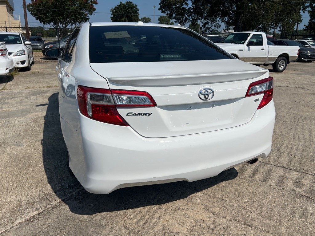 2012 Toyota Camry Image 11