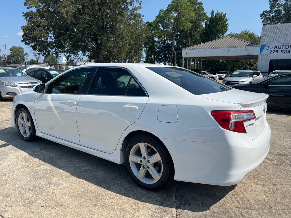 2012 Toyota Camry Image 12