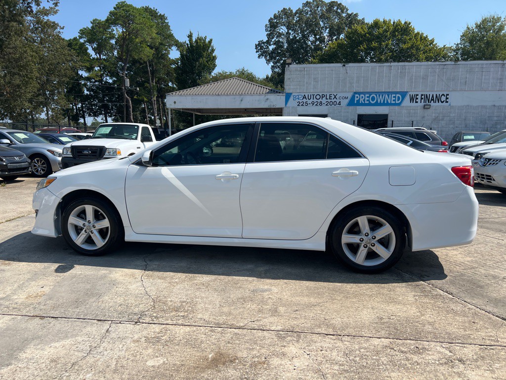 2012 Toyota Camry Image 13