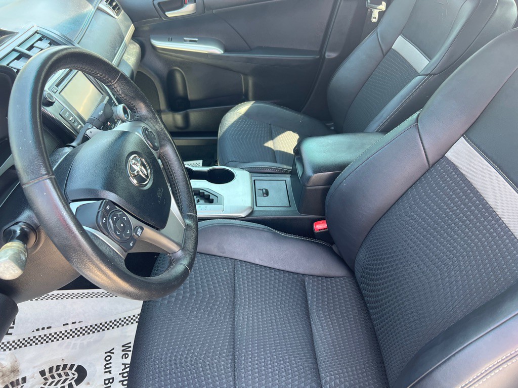 2012 Toyota Camry Image 17