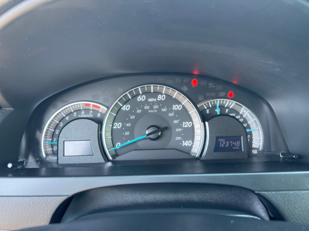 2012 Toyota Camry Image 19