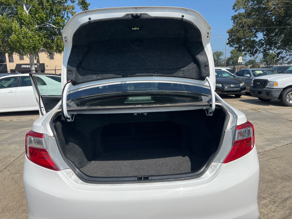 2012 Toyota Camry Image 29