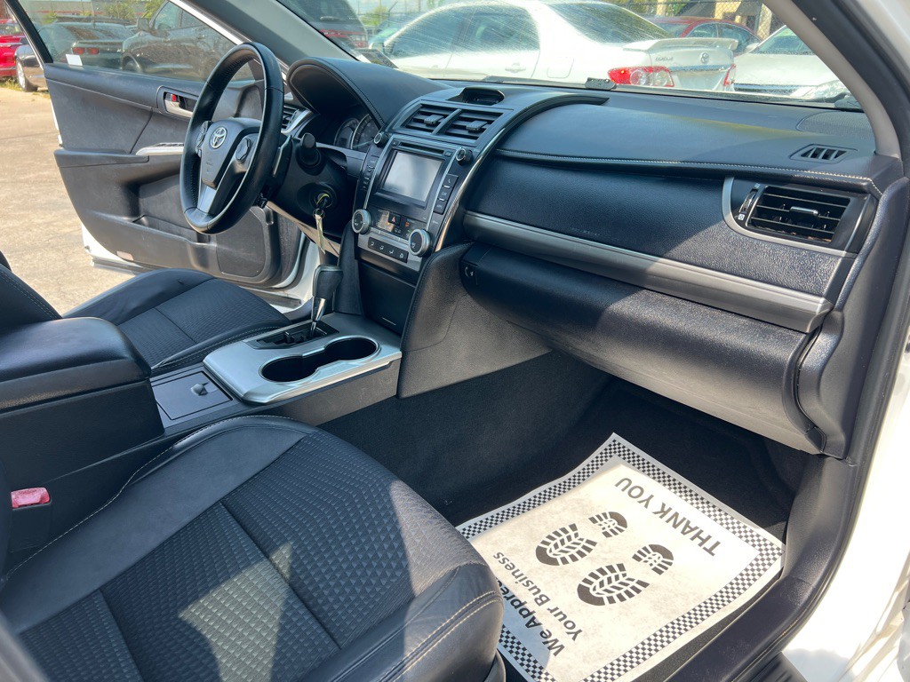 2012 Toyota Camry Image 32