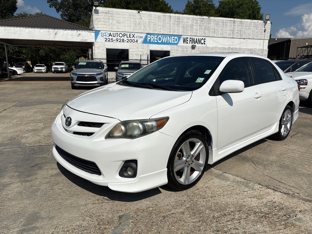 2013 Toyota Corolla Image 1