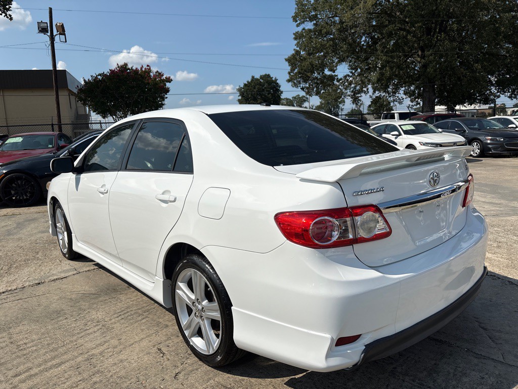 2013 Toyota Corolla Image 7