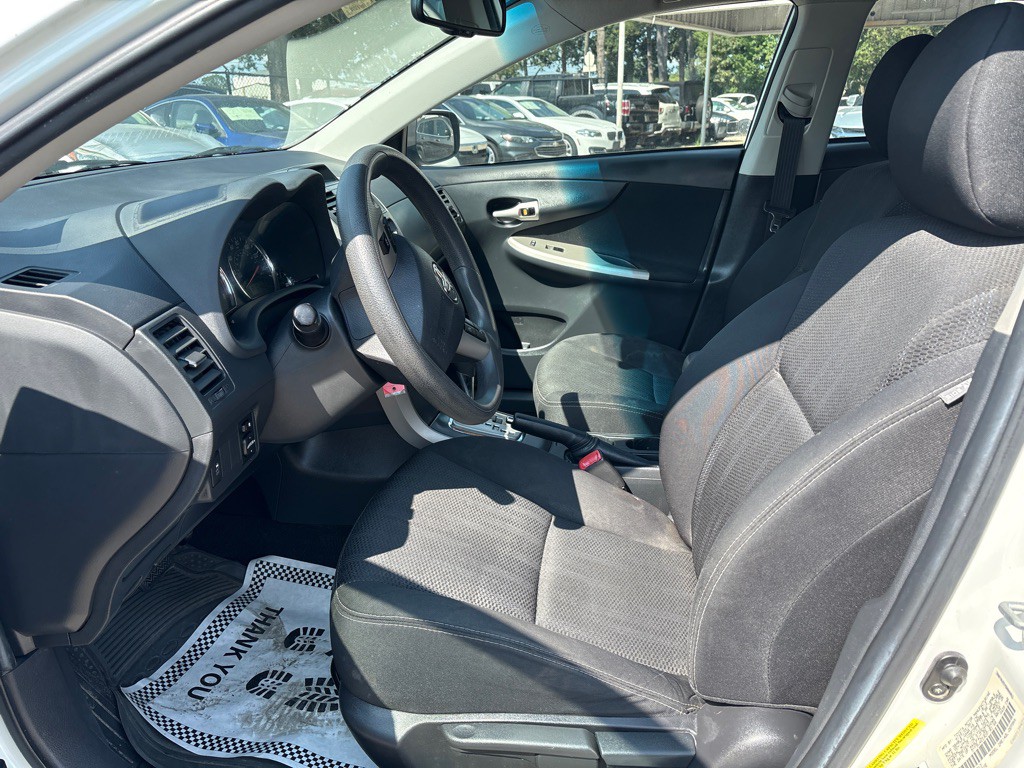 2013 Toyota Corolla Image 9