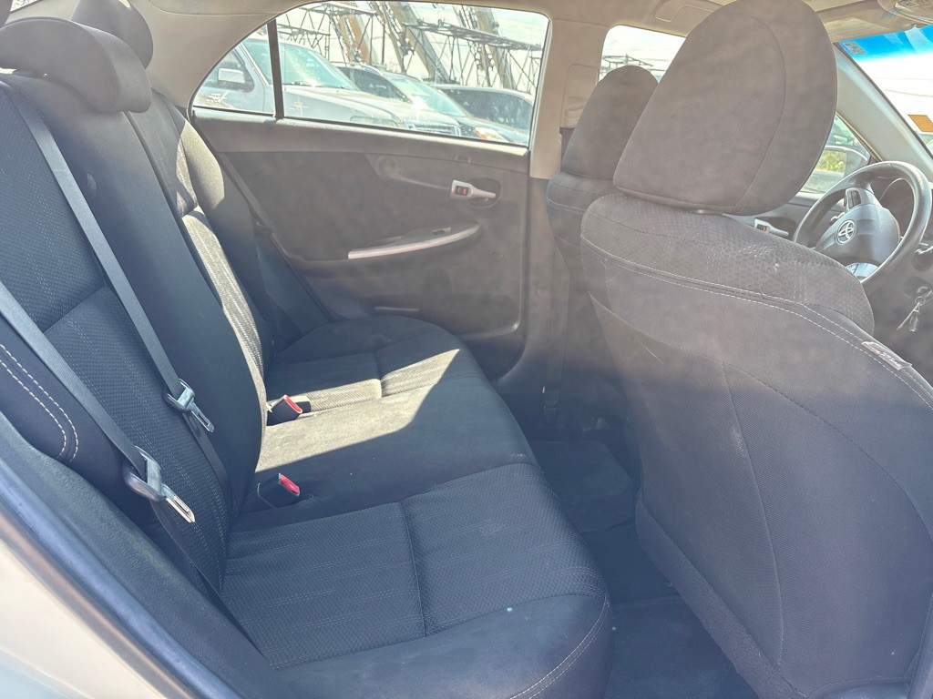 2013 Toyota Corolla Image 11