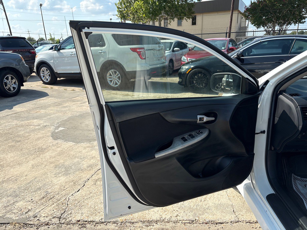 2013 Toyota Corolla Image 20